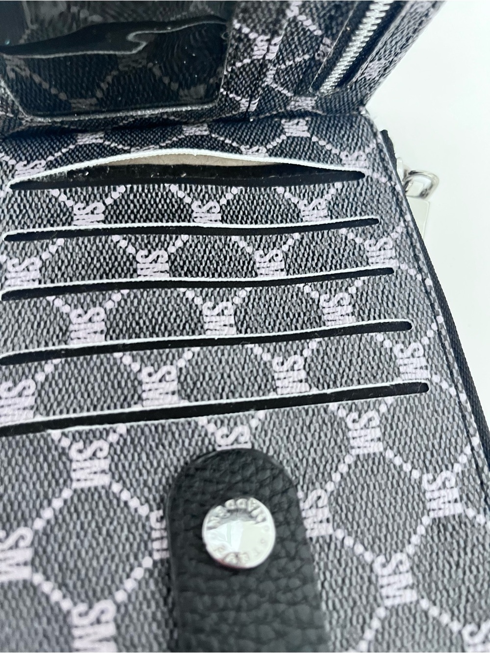 Steve Madden Black and White Logo Zip Wallet - Picture 3 of 5
